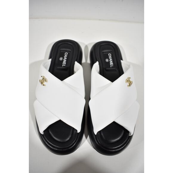 Chanel Black White Fabric Criss Cross Puffy CC Logo Slide Mule Sandal Flat 38 - Picture 4 of 12